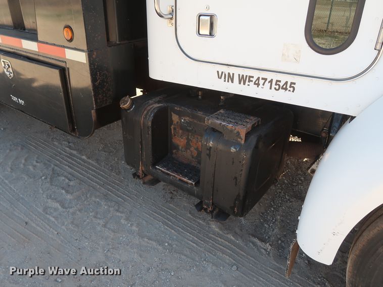 image for item DG7134 1998 Peterbilt 330 service truck