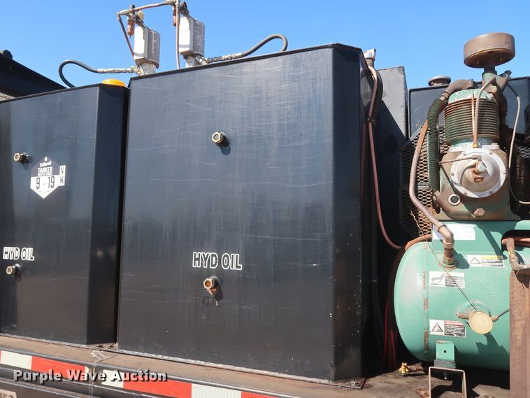 image for item DG7134 1998 Peterbilt 330 service truck