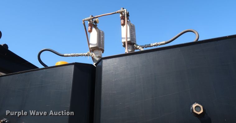 image for item DG7134 1998 Peterbilt 330 service truck