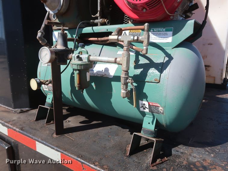 image for item DG7134 1998 Peterbilt 330 service truck