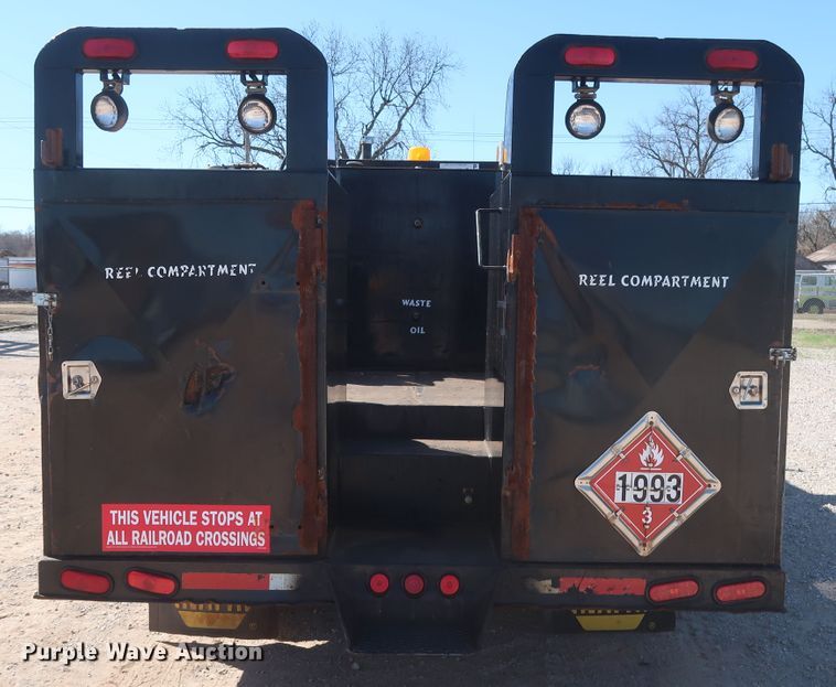 image for item DG7134 1998 Peterbilt 330 service truck