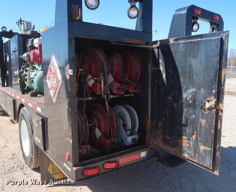 image for item DG7134 1998 Peterbilt 330 service truck