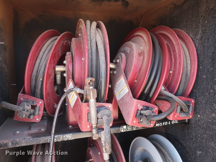 image for item DG7134 1998 Peterbilt 330 service truck