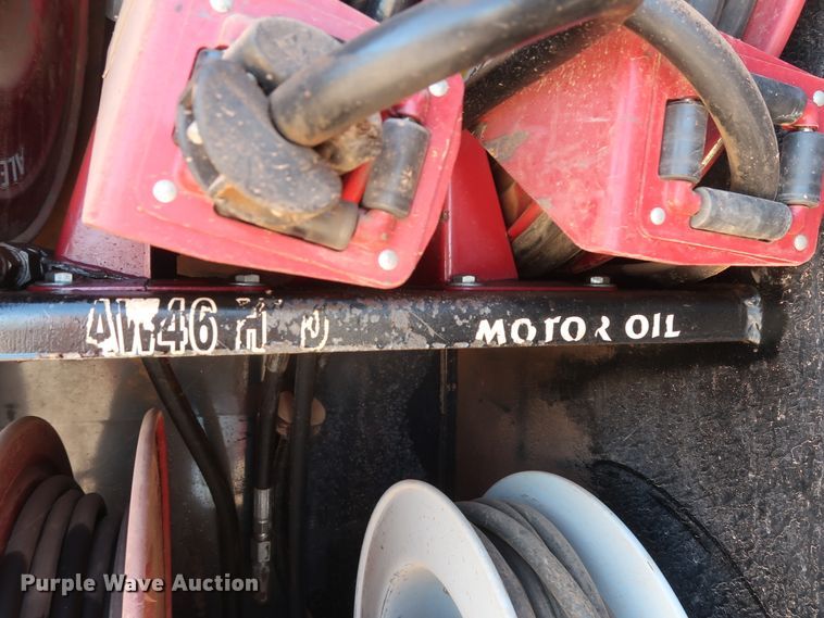 image for item DG7134 1998 Peterbilt 330 service truck