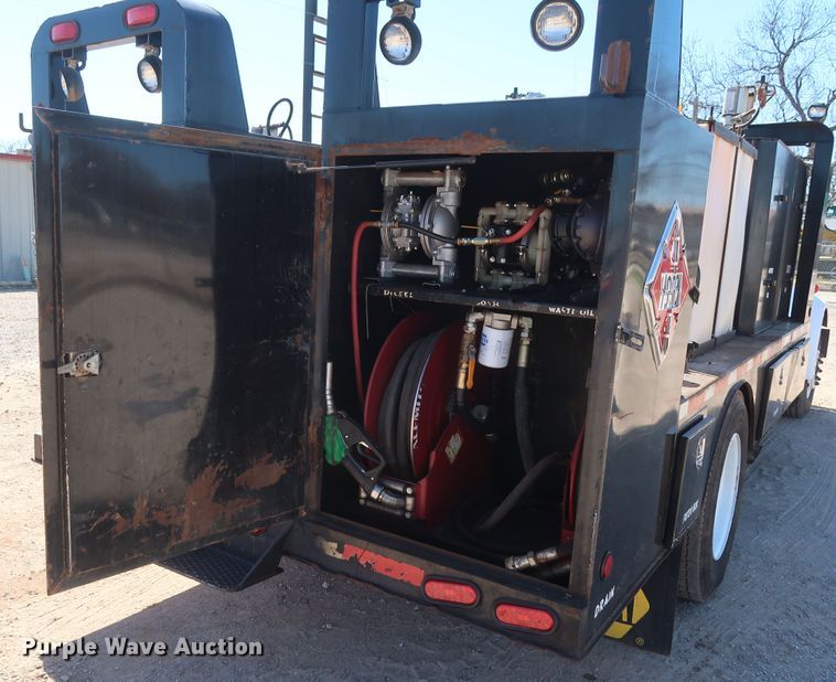 image for item DG7134 1998 Peterbilt 330 service truck