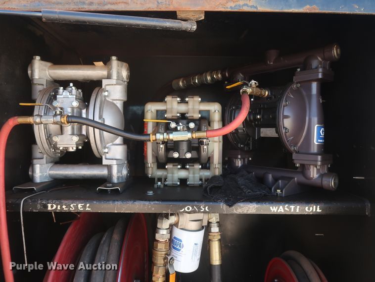 image for item DG7134 1998 Peterbilt 330 service truck