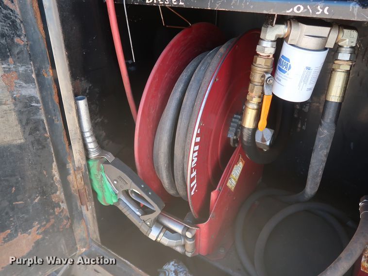 image for item DG7134 1998 Peterbilt 330 service truck