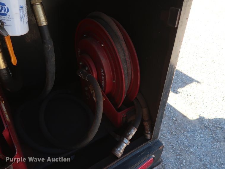 image for item DG7134 1998 Peterbilt 330 service truck