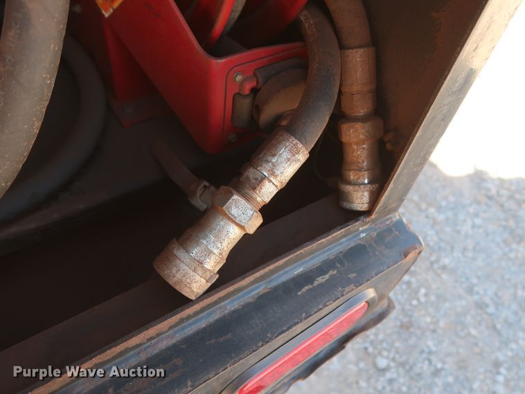 image for item DG7134 1998 Peterbilt 330 service truck