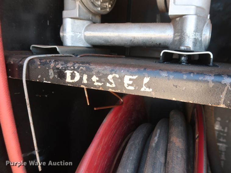 image for item DG7134 1998 Peterbilt 330 service truck