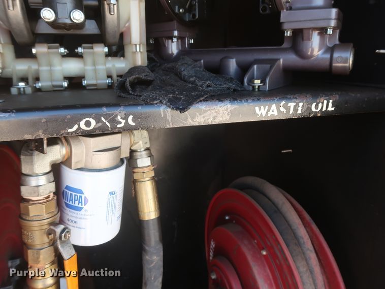 image for item DG7134 1998 Peterbilt 330 service truck