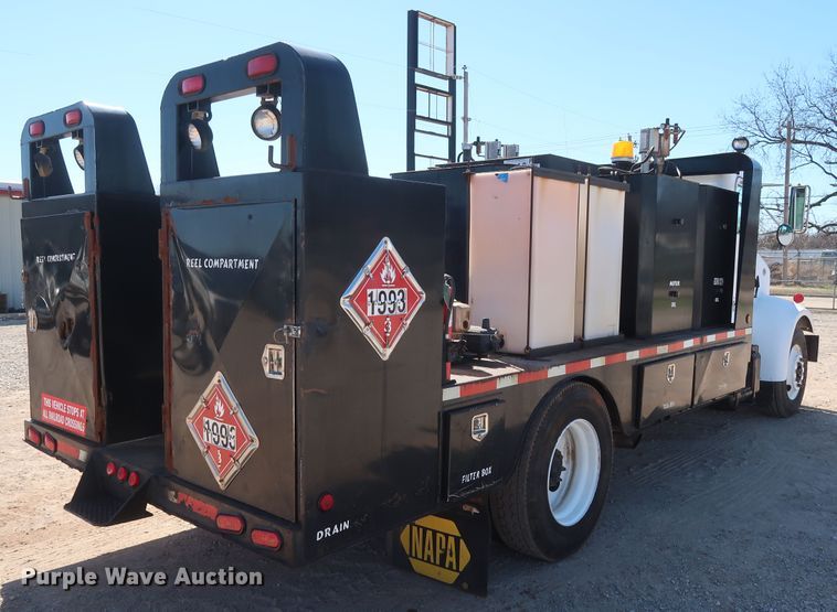 image for item DG7134 1998 Peterbilt 330 service truck