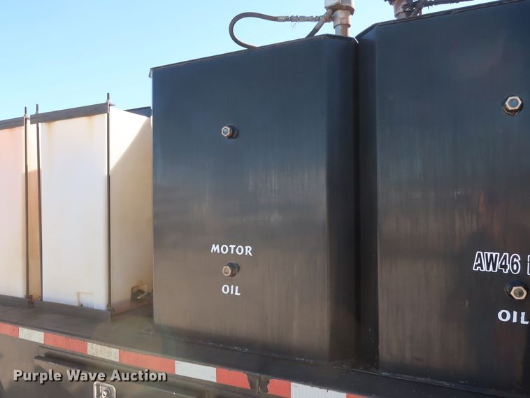 image for item DG7134 1998 Peterbilt 330 service truck