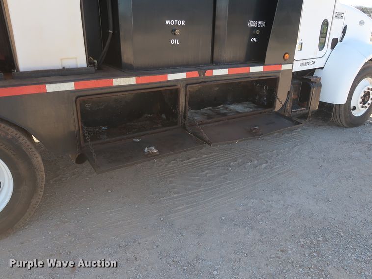 image for item DG7134 1998 Peterbilt 330 service truck