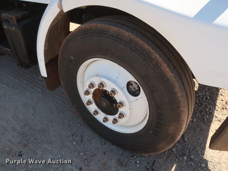 image for item DG7134 1998 Peterbilt 330 service truck