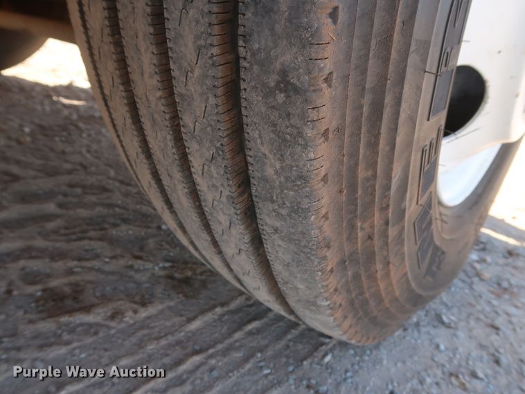 image for item DG7134 1998 Peterbilt 330 service truck