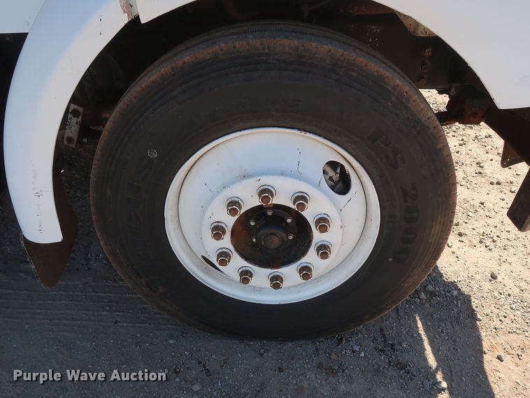 image for item DG7134 1998 Peterbilt 330 service truck