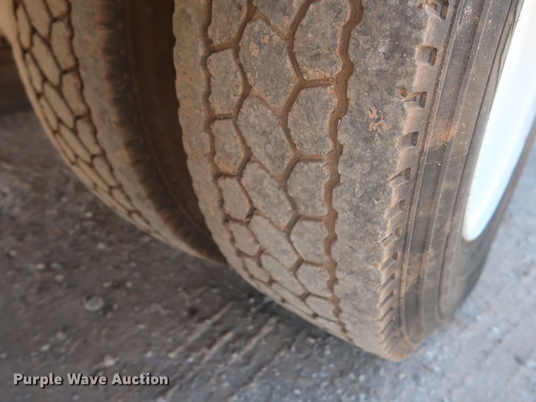 image for item DG7134 1998 Peterbilt 330 service truck