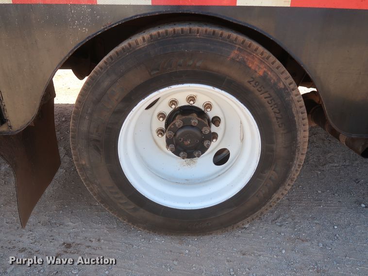 image for item DG7134 1998 Peterbilt 330 service truck