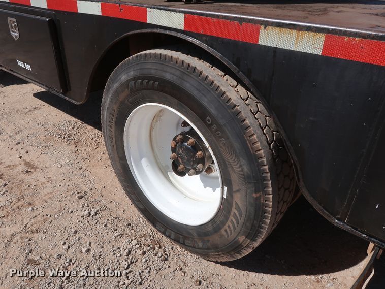 image for item DG7134 1998 Peterbilt 330 service truck