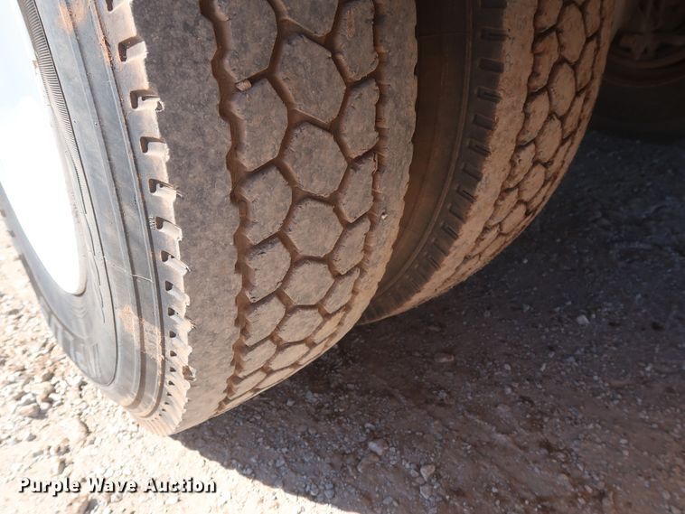 image for item DG7134 1998 Peterbilt 330 service truck