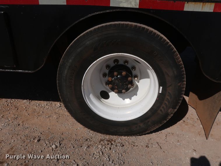 image for item DG7134 1998 Peterbilt 330 service truck