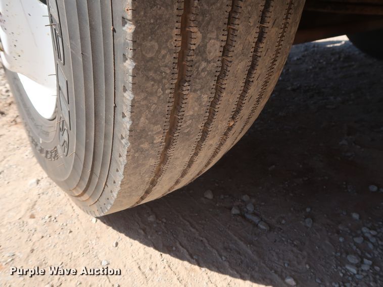 image for item DG7134 1998 Peterbilt 330 service truck