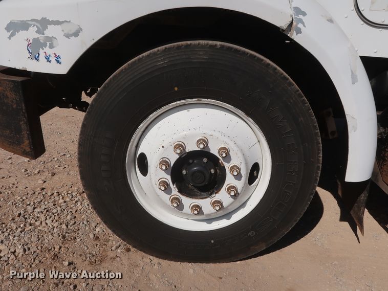 image for item DG7134 1998 Peterbilt 330 service truck