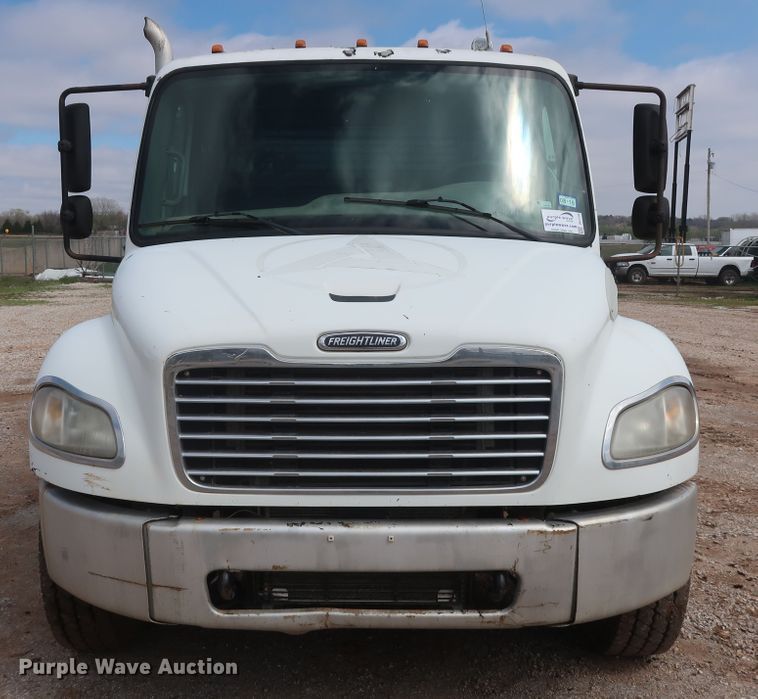 image for item DG7135 2007 Freightliner Business Class M2 service truck with crane