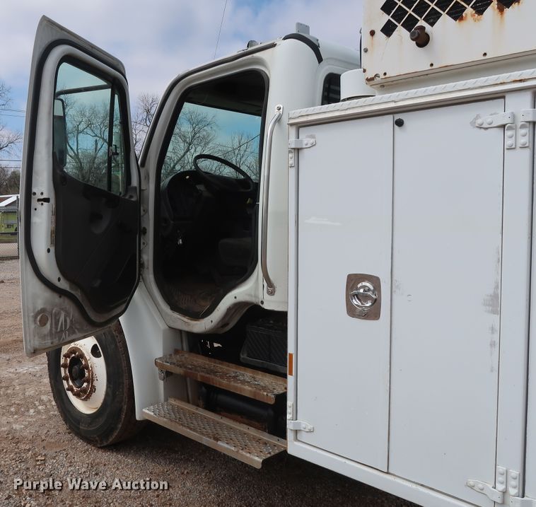 image for item DG7135 2007 Freightliner Business Class M2 service truck with crane