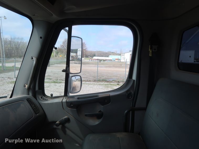 image for item DG7135 2007 Freightliner Business Class M2 service truck with crane