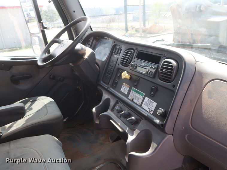 image for item DG7135 2007 Freightliner Business Class M2 service truck with crane