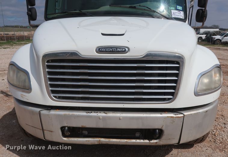 image for item DG7135 2007 Freightliner Business Class M2 service truck with crane