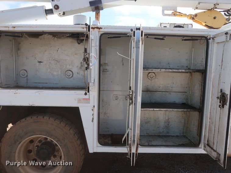 image for item DG7135 2007 Freightliner Business Class M2 service truck with crane