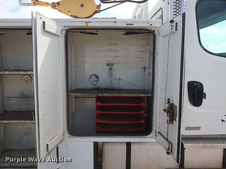 image for item DG7135 2007 Freightliner Business Class M2 service truck with crane