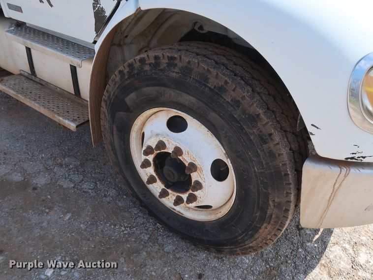 image for item DG7135 2007 Freightliner Business Class M2 service truck with crane