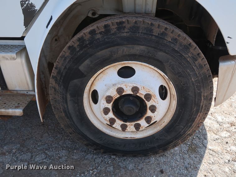 image for item DG7135 2007 Freightliner Business Class M2 service truck with crane