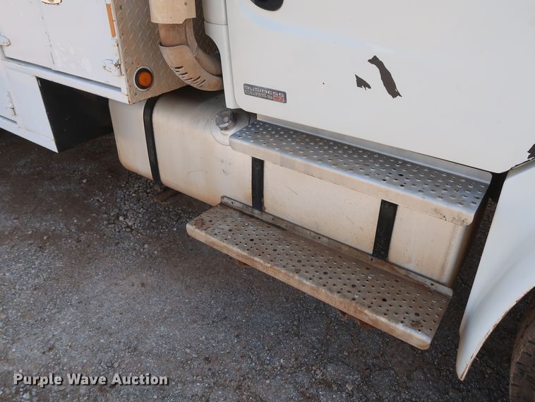 image for item DG7135 2007 Freightliner Business Class M2 service truck with crane