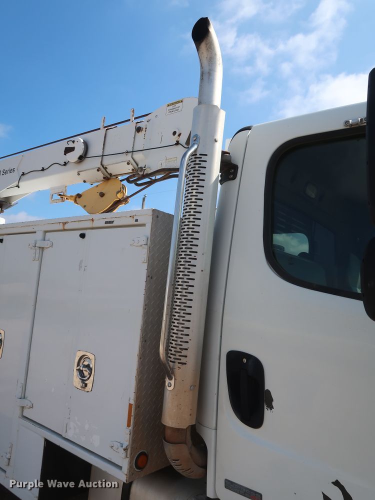 image for item DG7135 2007 Freightliner Business Class M2 service truck with crane