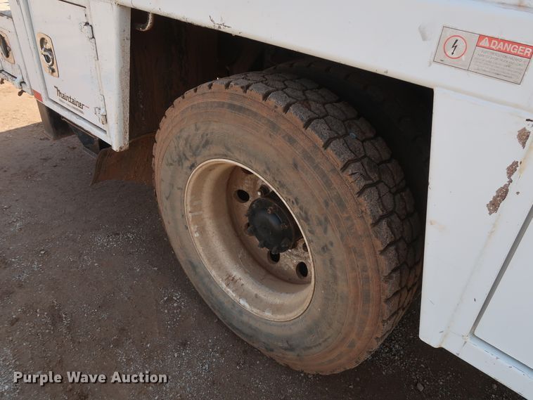 image for item DG7135 2007 Freightliner Business Class M2 service truck with crane