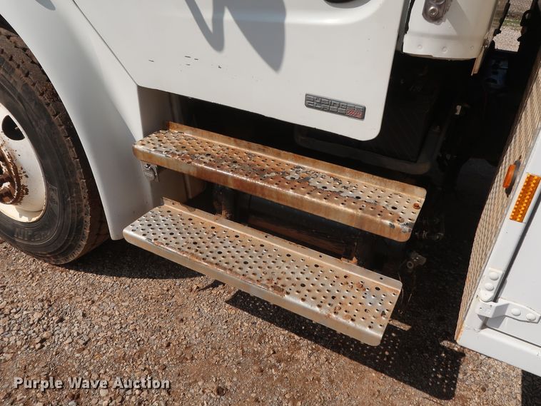 image for item DG7135 2007 Freightliner Business Class M2 service truck with crane