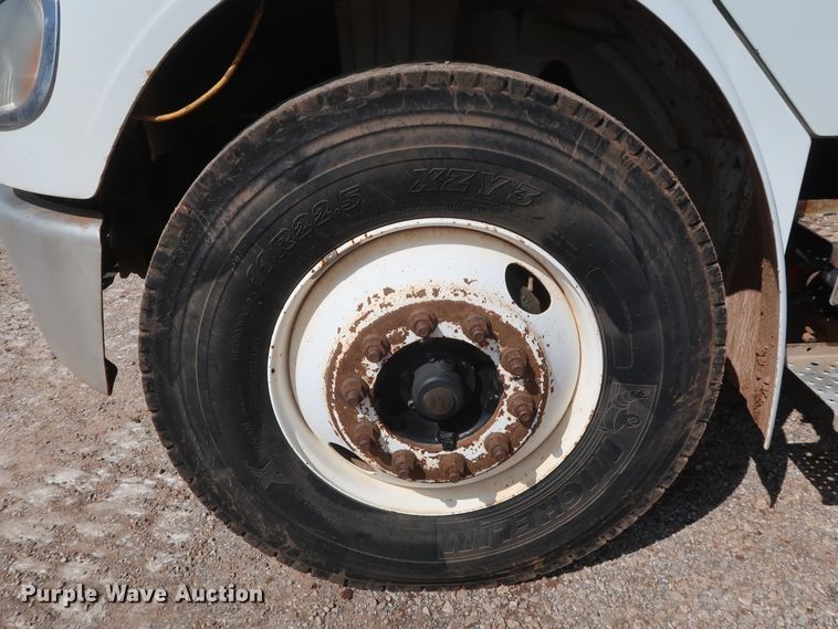 image for item DG7135 2007 Freightliner Business Class M2 service truck with crane