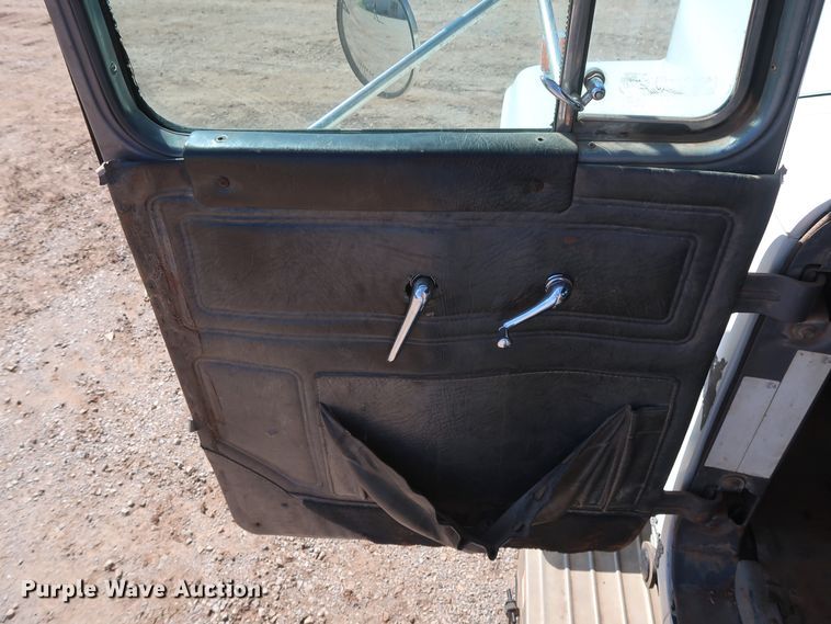 image for item DG7157 1995 Mack RD690S tank truck