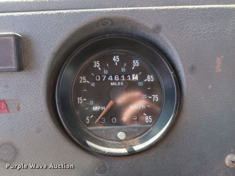 image for item DG7157 1995 Mack RD690S tank truck