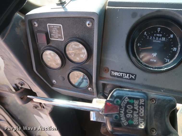 image for item DG7157 1995 Mack RD690S tank truck