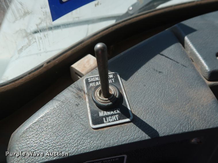 image for item DG7157 1995 Mack RD690S tank truck