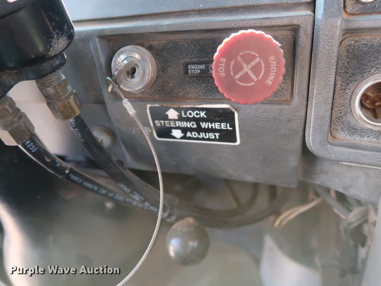 image for item DG7157 1995 Mack RD690S tank truck