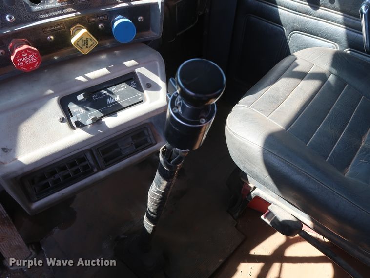 image for item DG7157 1995 Mack RD690S tank truck