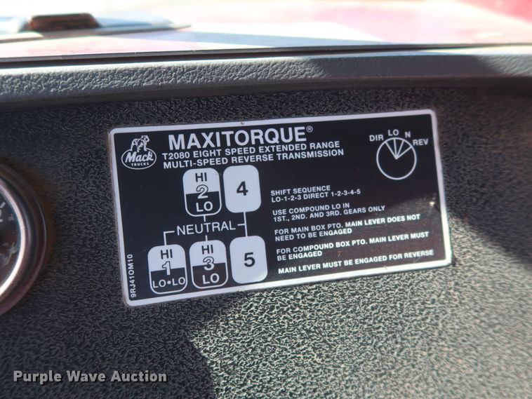 image for item DG7157 1995 Mack RD690S tank truck