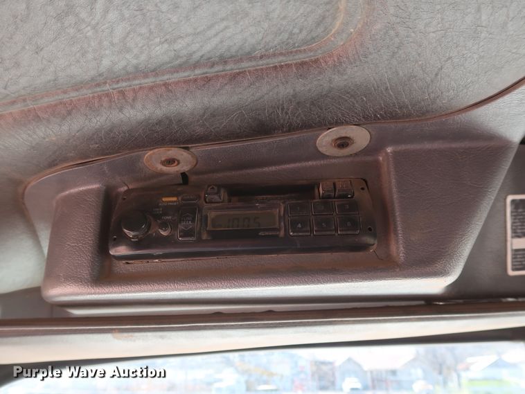 image for item DG7157 1995 Mack RD690S tank truck